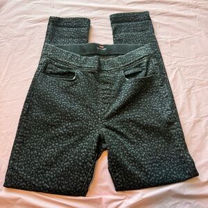 Levi’s Pull On Leopard Print Black Jeggings Pull On Jeans Size 8 Pockets Skinny